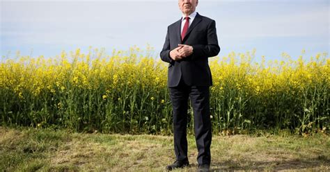 Polish farm minister quits amid protests over Ukrainian grain imports